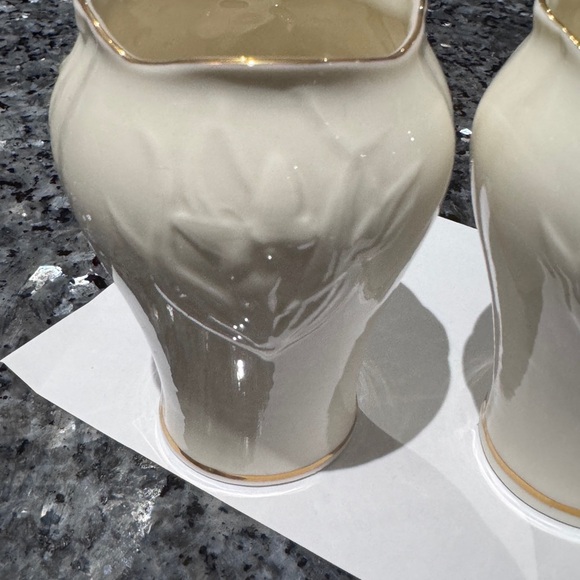 ☘️Vintage 2000’s Irish Belleek Butterfly Toy Spill 3 1/2” Tall Vases (set of 2) - Picture 6 of 16